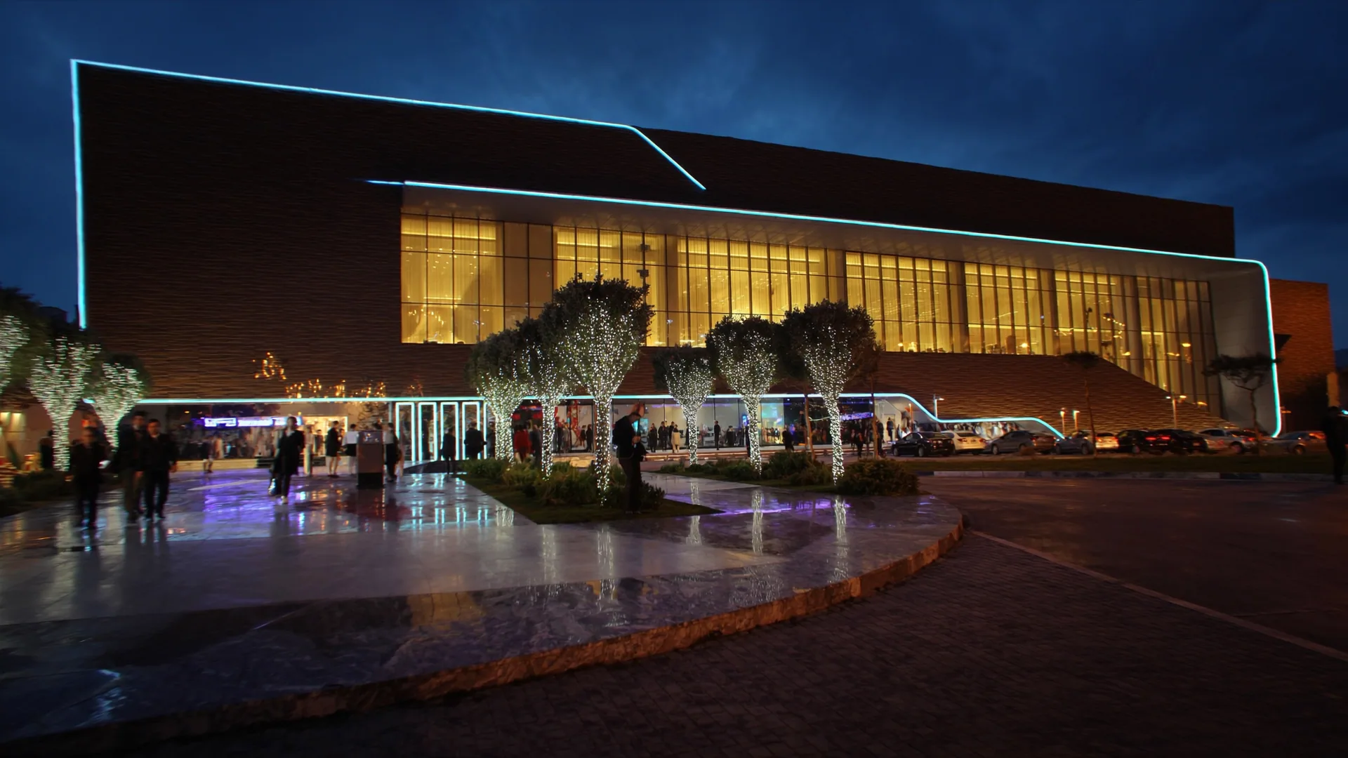 Shopping mall investment analysis: traffic forecasting, tenant mix and occupancy projection